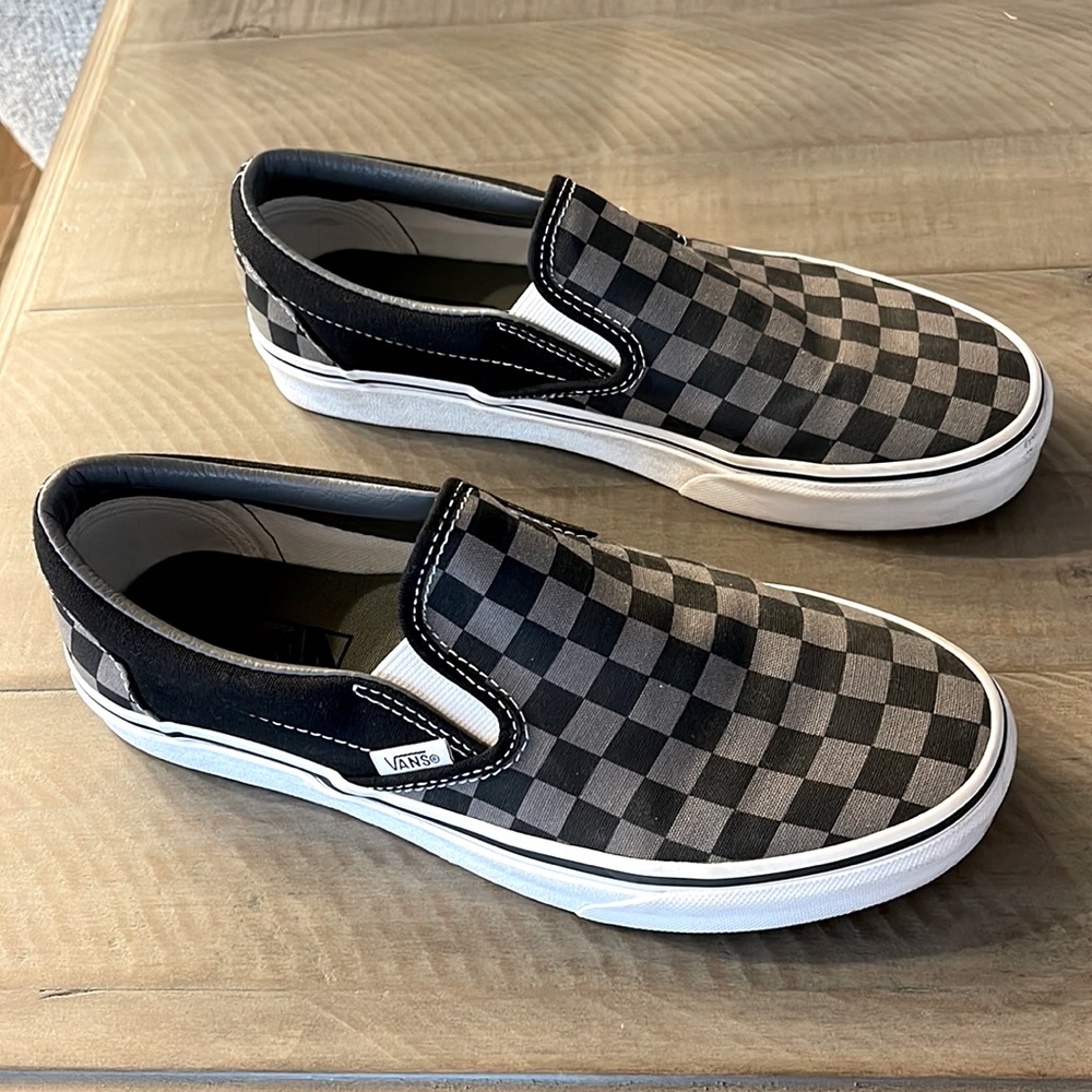 US Men Size 7 or US Women size 8.5 Vans shoes.